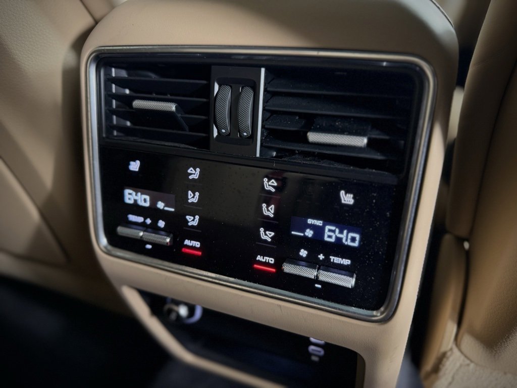 Certified 2023 Porsche Cayenne S image 29