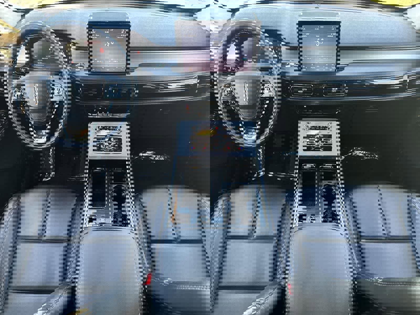 Used 2023 Lincoln Aviator 2WD image 14