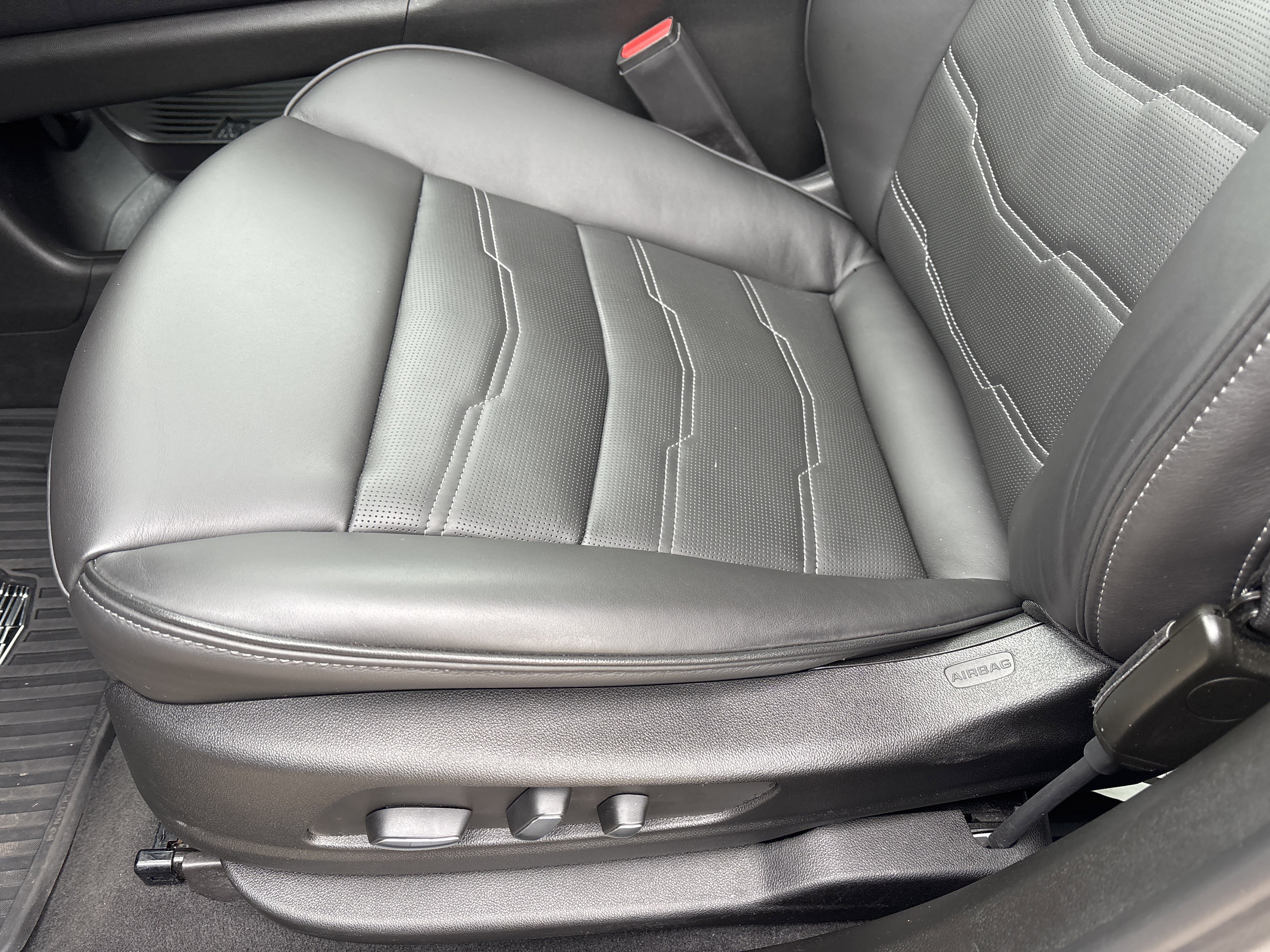 Used 2024 Cadillac XT6 Premium Luxury w/ Platinum Package image 29