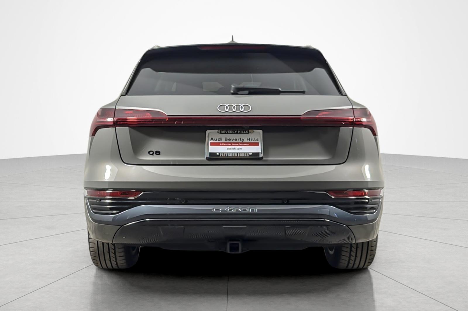 Used 2024 Audi Q8 e-tron Prestige w/ Prestige Package AWD/4WD image 4