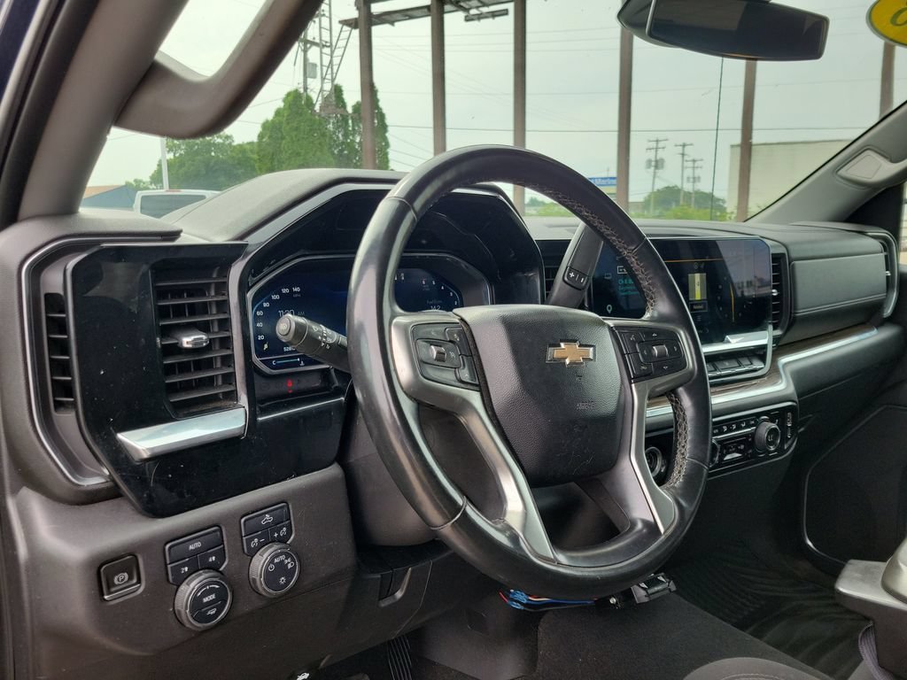 Used 2023 Chevrolet Silverado 1500 LT AWD/4WD image 21