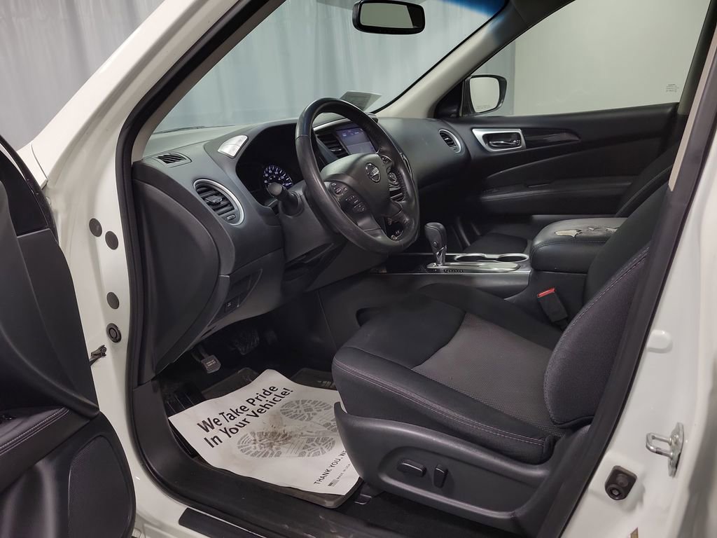 Used 2019 Nissan Pathfinder SV image 13