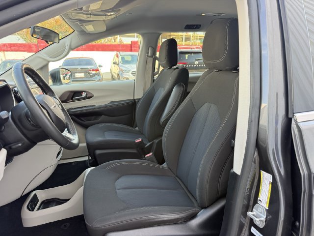 Used 2022 Chrysler Voyager LX FWD image 24
