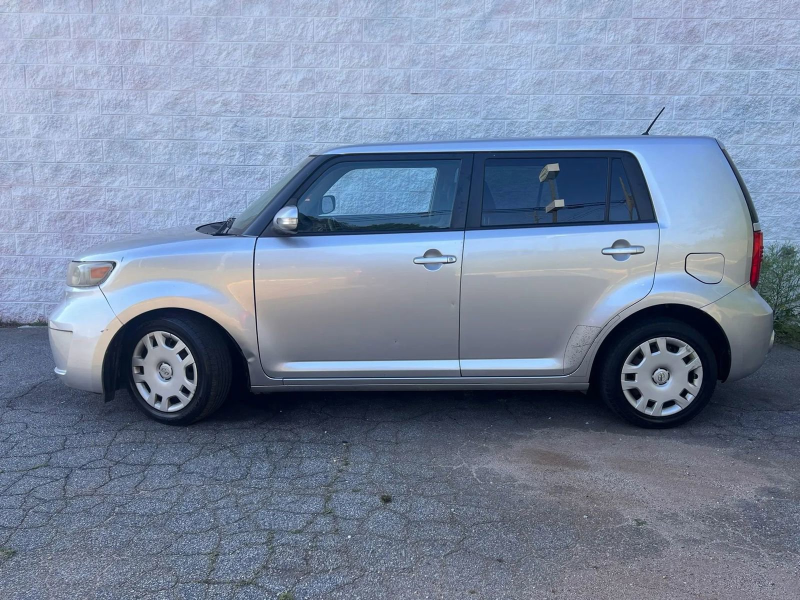 Used 2009 Scion xB FWD image 3