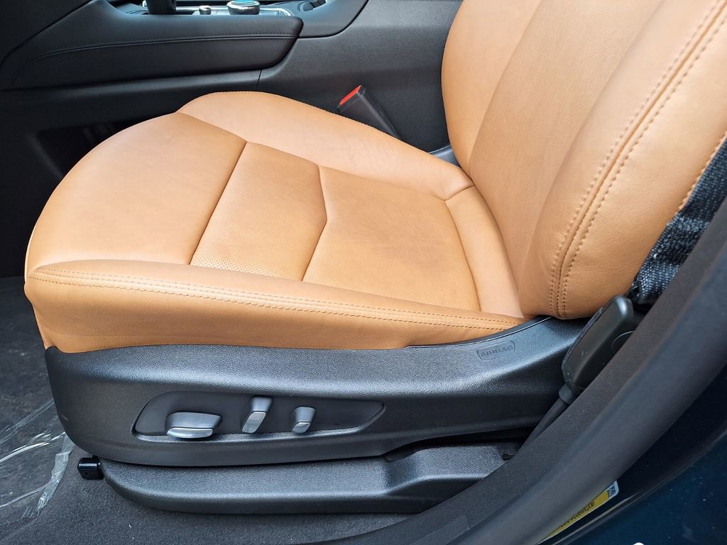 New 2026 Cadillac XT5 Premium Luxury w/ LPO, ONYX Package FWD image 31
