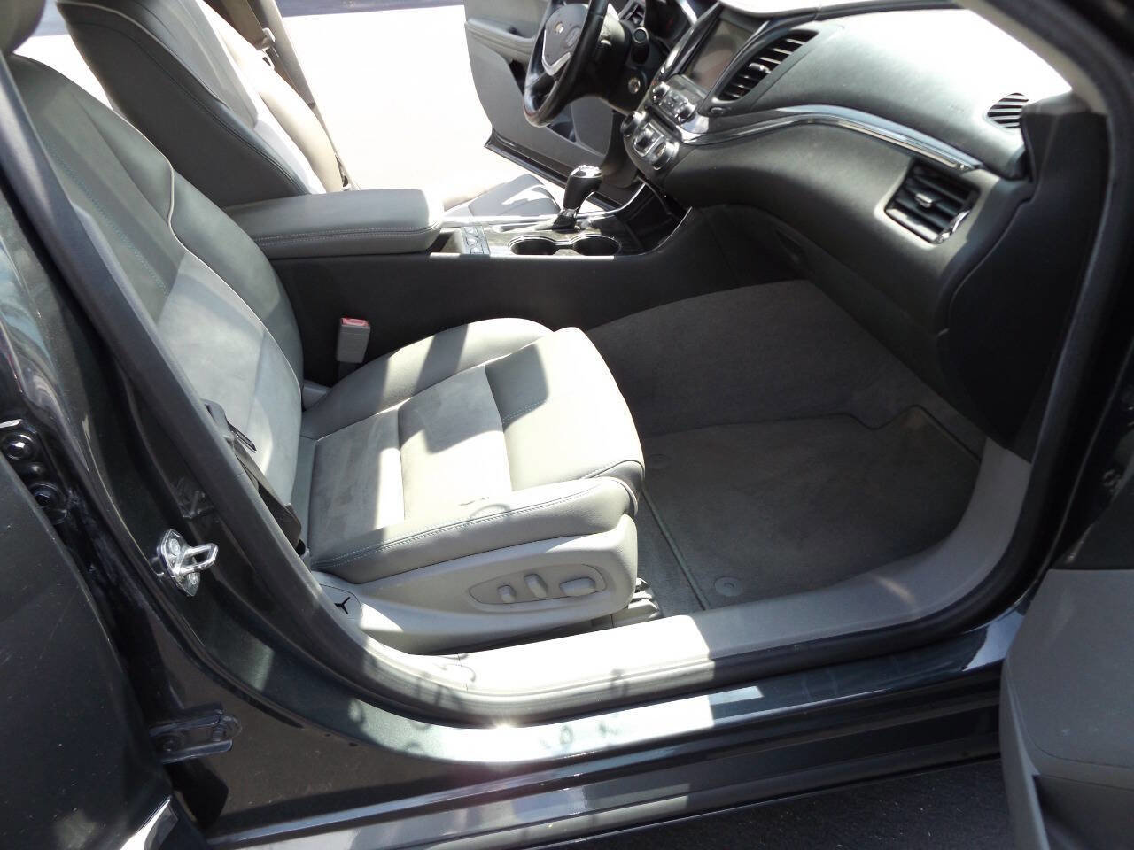 Used 2014 Chevrolet Impala LT w/ Premium Seating Package image 22