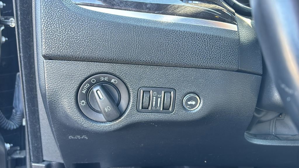 Used 2011 Chrysler 300 Limited image 15