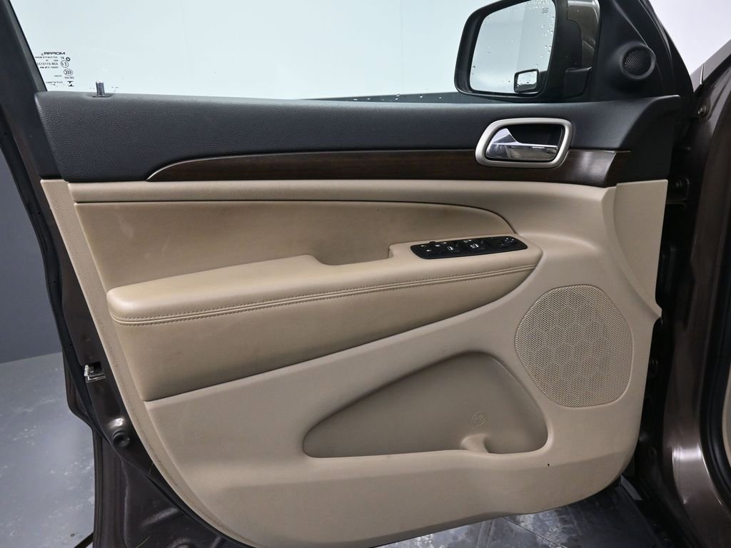 Used 2017 Jeep Grand Cherokee Laredo w/ Quick Order Package 23E image 25