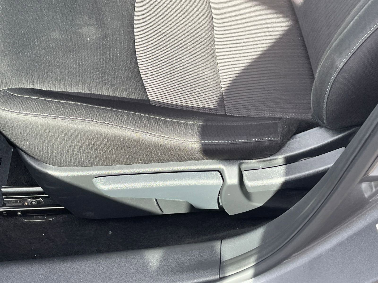 Used 2025 Nissan Sentra SV FWD image 22