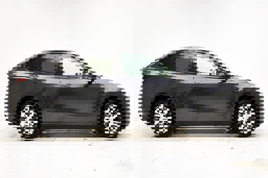 Used 2024 Tesla Model Y Long Range image 3