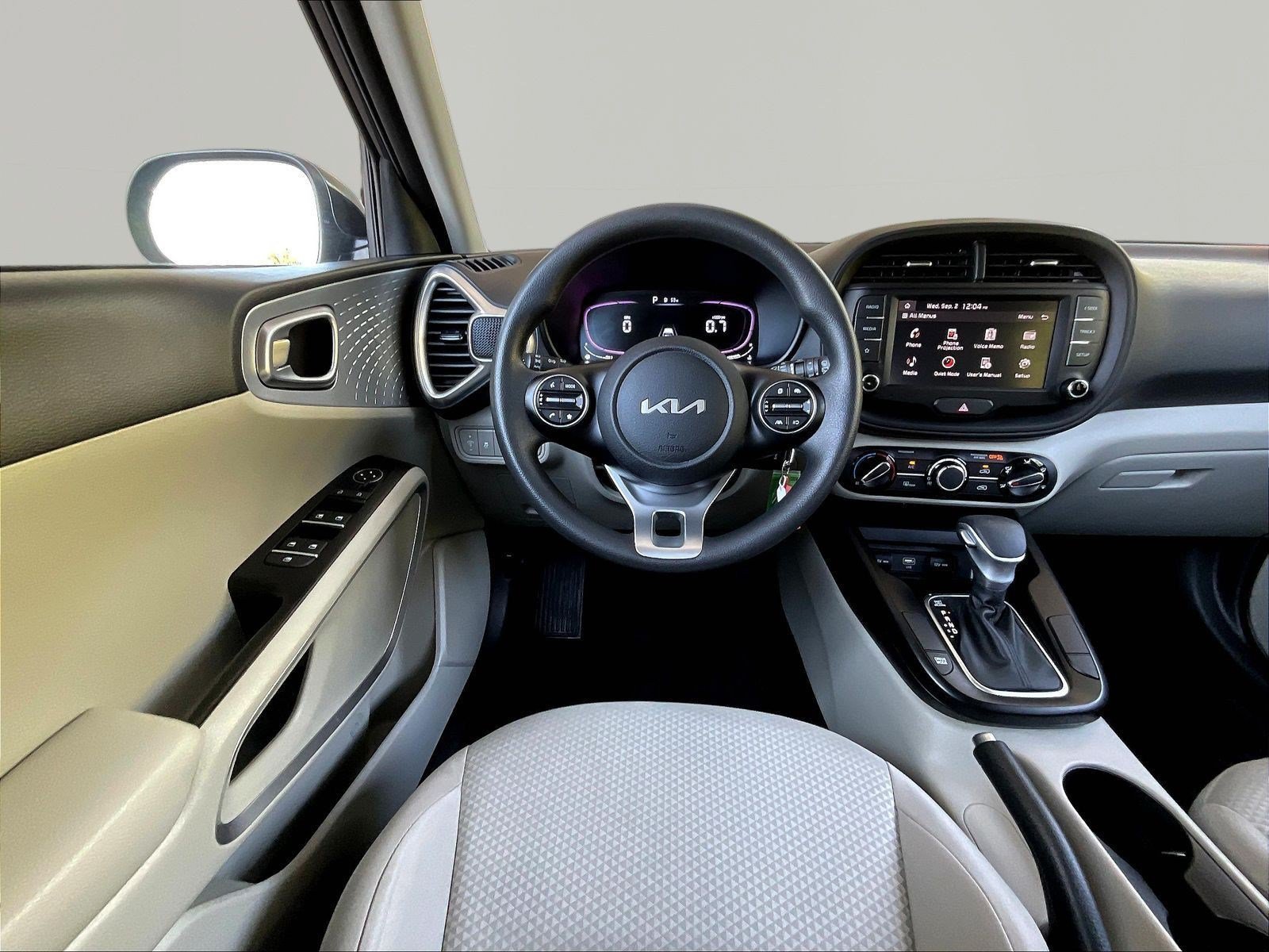 Used 2025 Kia Soul LX w/ LX Technology Package FWD image 8