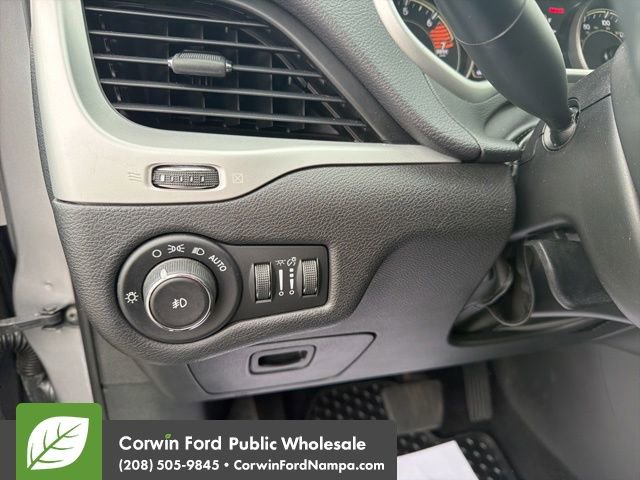 Used 2018 Jeep Cherokee Latitude Plus w/ Cold Weather Group image 14