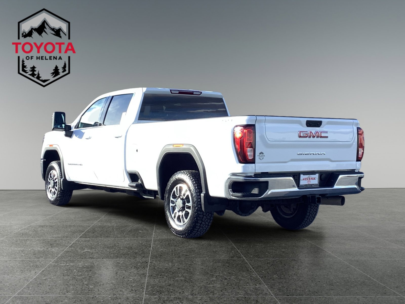 Used 2024 GMC Sierra 3500 SLE w/ SLE Convenience Package image 3