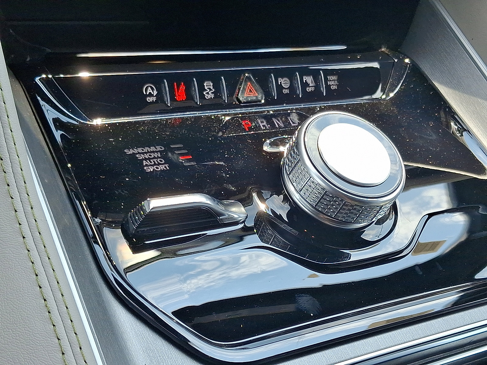 New 2025 Jeep Wagoneer 4WD w/ Convenience Group I image 11