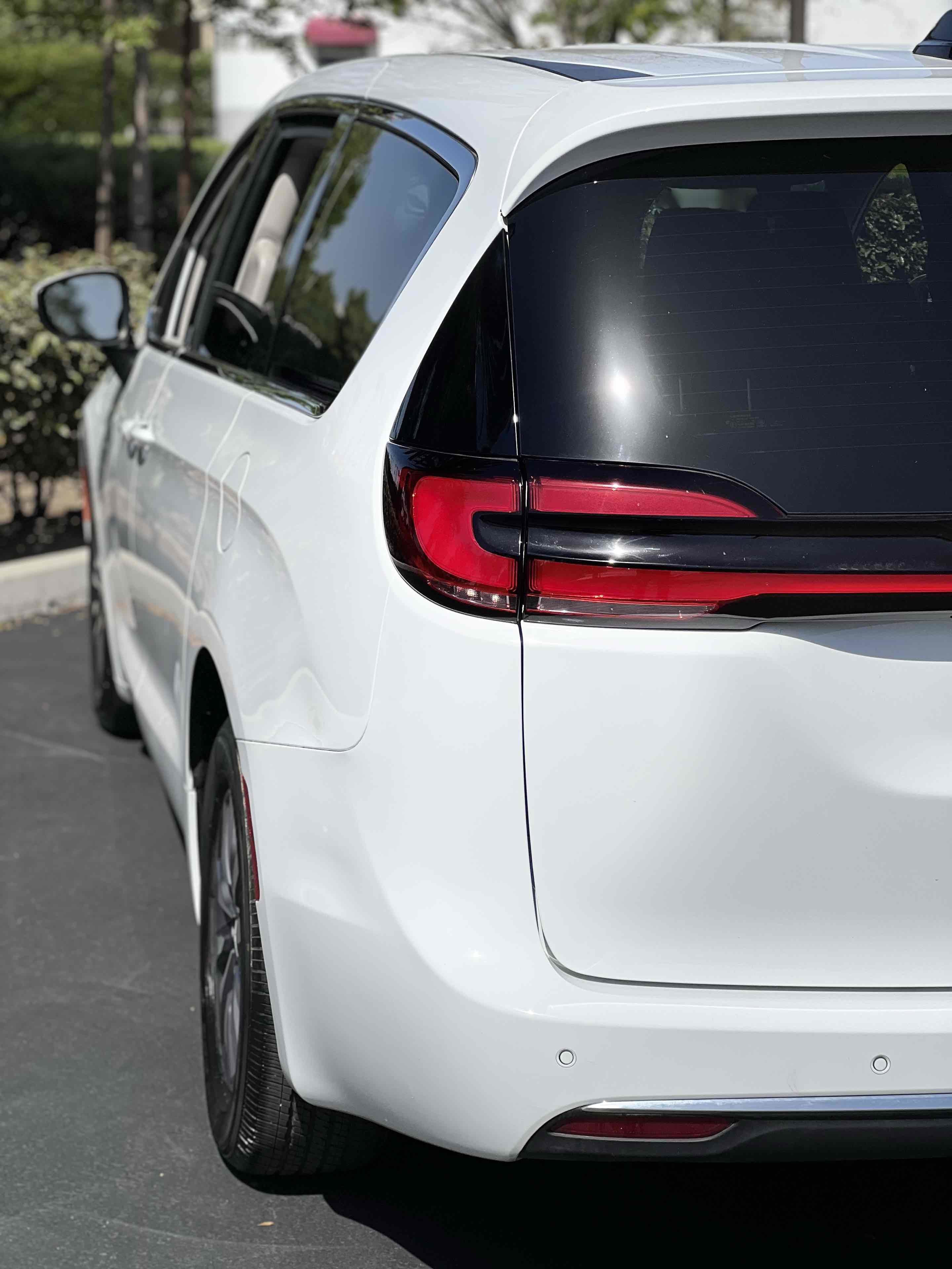 Used 2023 Chrysler Pacifica Touring-L FWD image 59