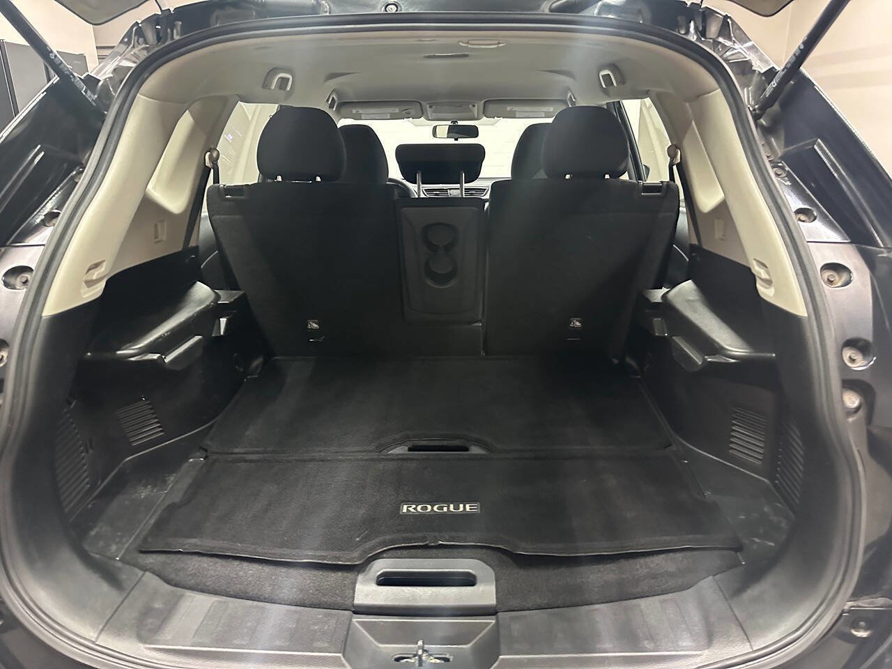 Used 2018 Nissan Rogue S image 22