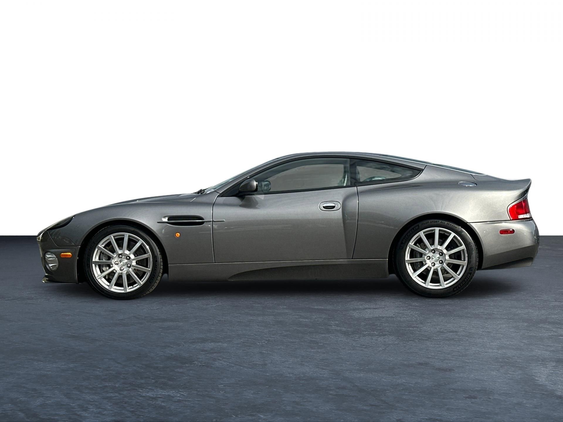 Used 2005 Aston Martin Vanquish S image 26