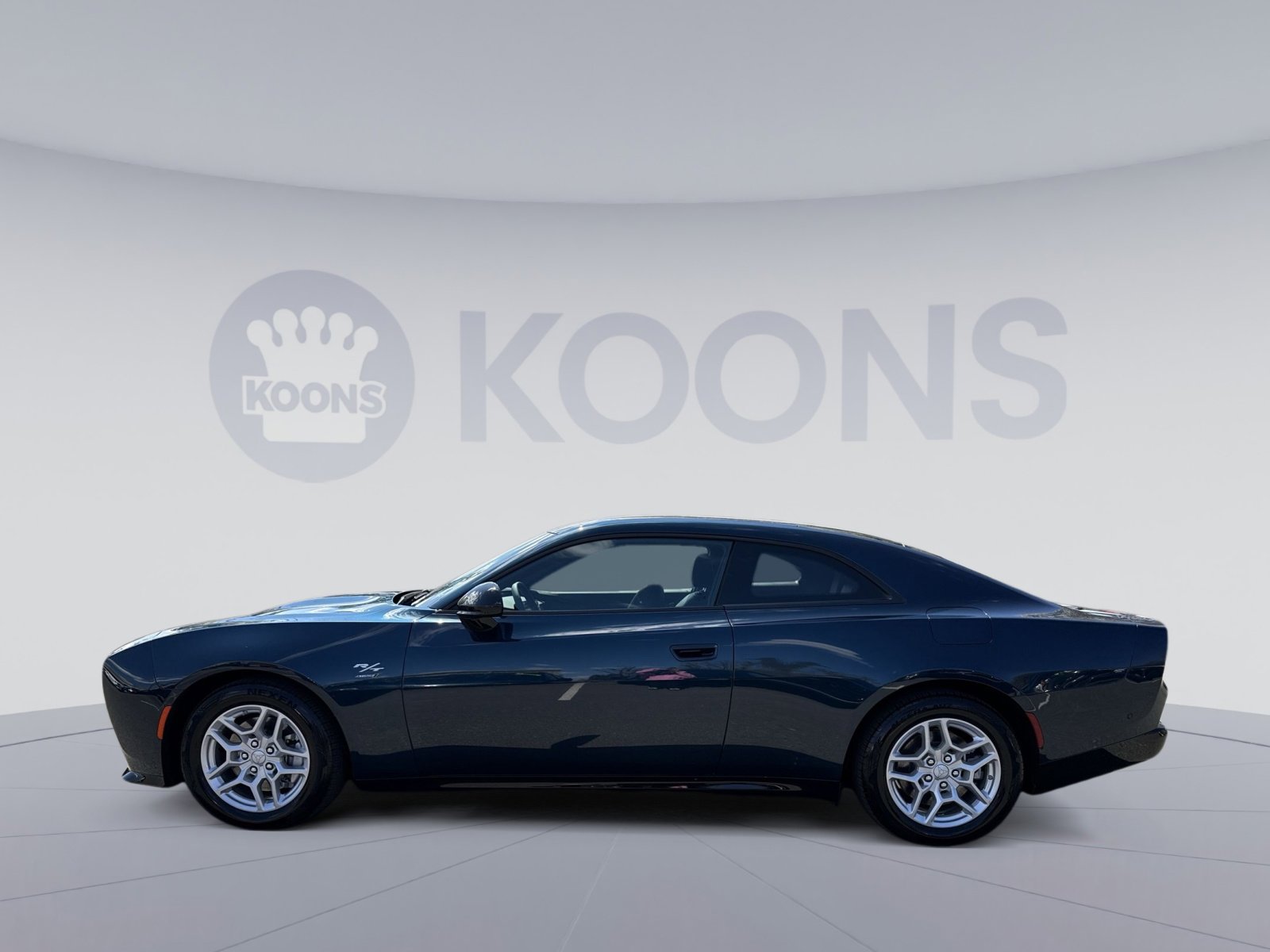 Used 2025 Dodge Charger R/T w/ Sun & Sound Package image 2