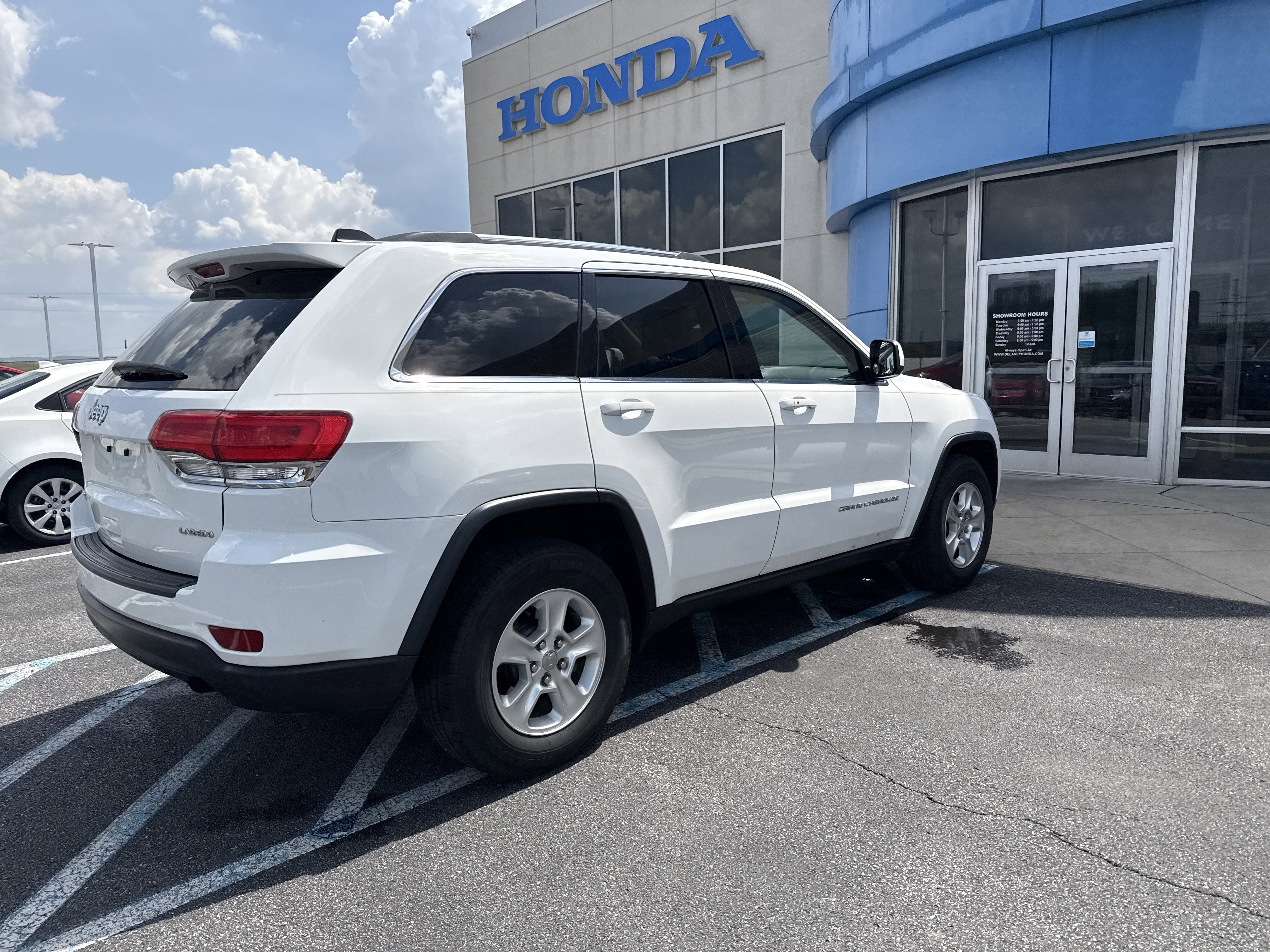 Used 2014 Jeep Grand Cherokee Laredo w/ Quick Order Package 23E AWD/4WD image 3