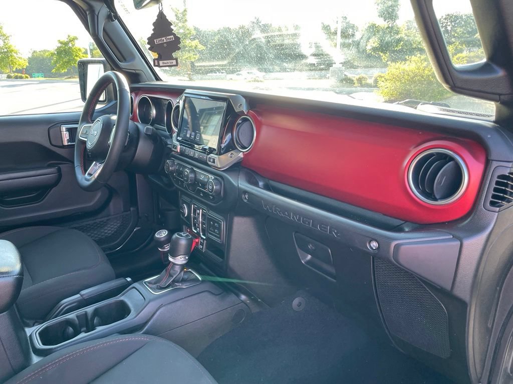 Used 2023 Jeep Wrangler Unlimited Rubicon w/ Cold Weather Group AWD/4WD image 28