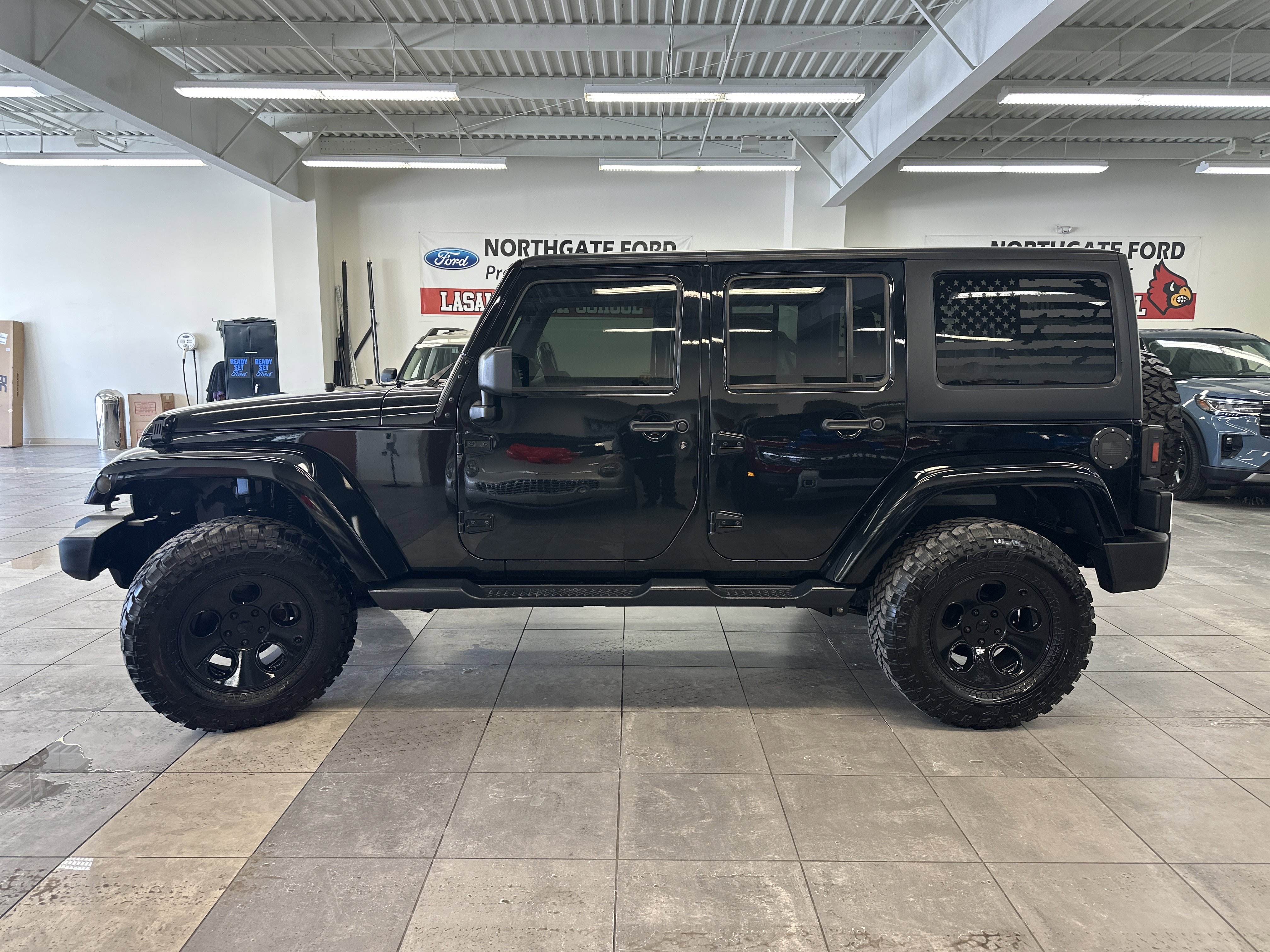Used 2016 Jeep Wrangler Unlimited Sahara w/ Dual Top Group image 15