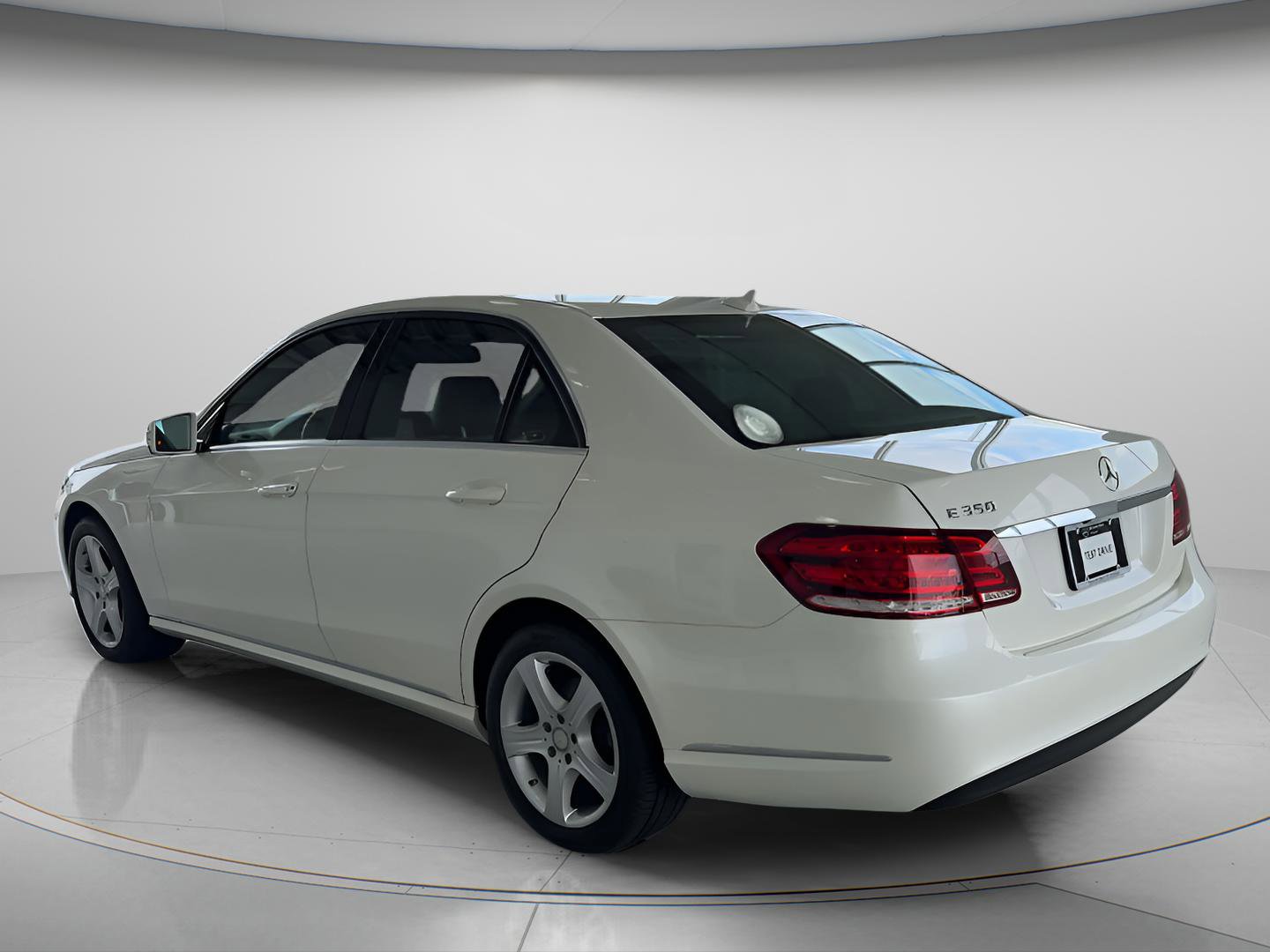 Used 2016 Mercedes-Benz E 350 Sedan image 3