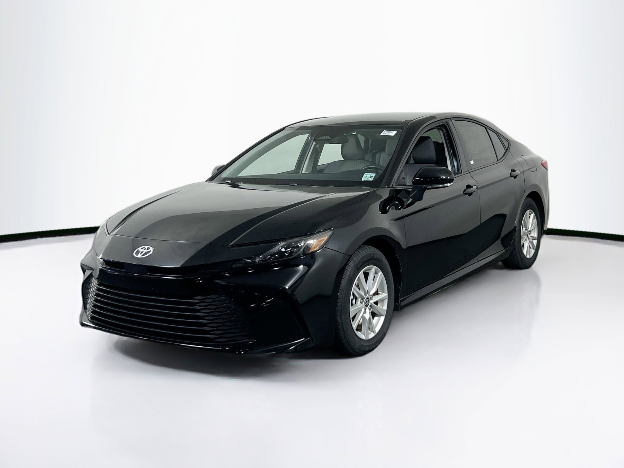 Used 2025 Toyota Camry LE image 1