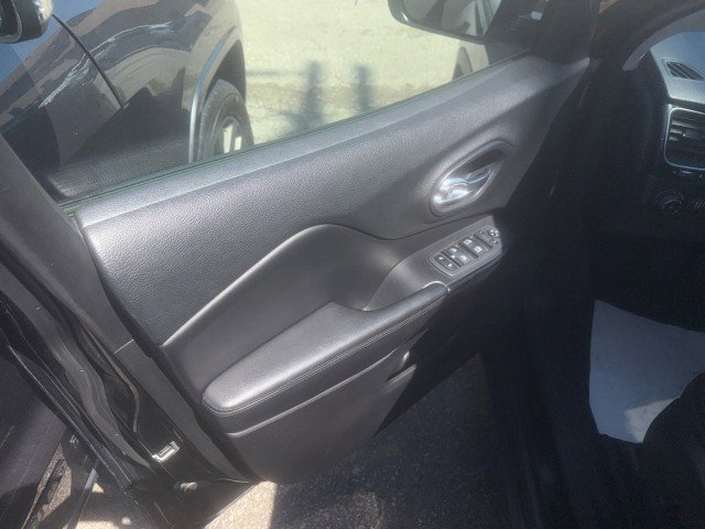 Used 2020 Jeep Cherokee Latitude Plus image 7