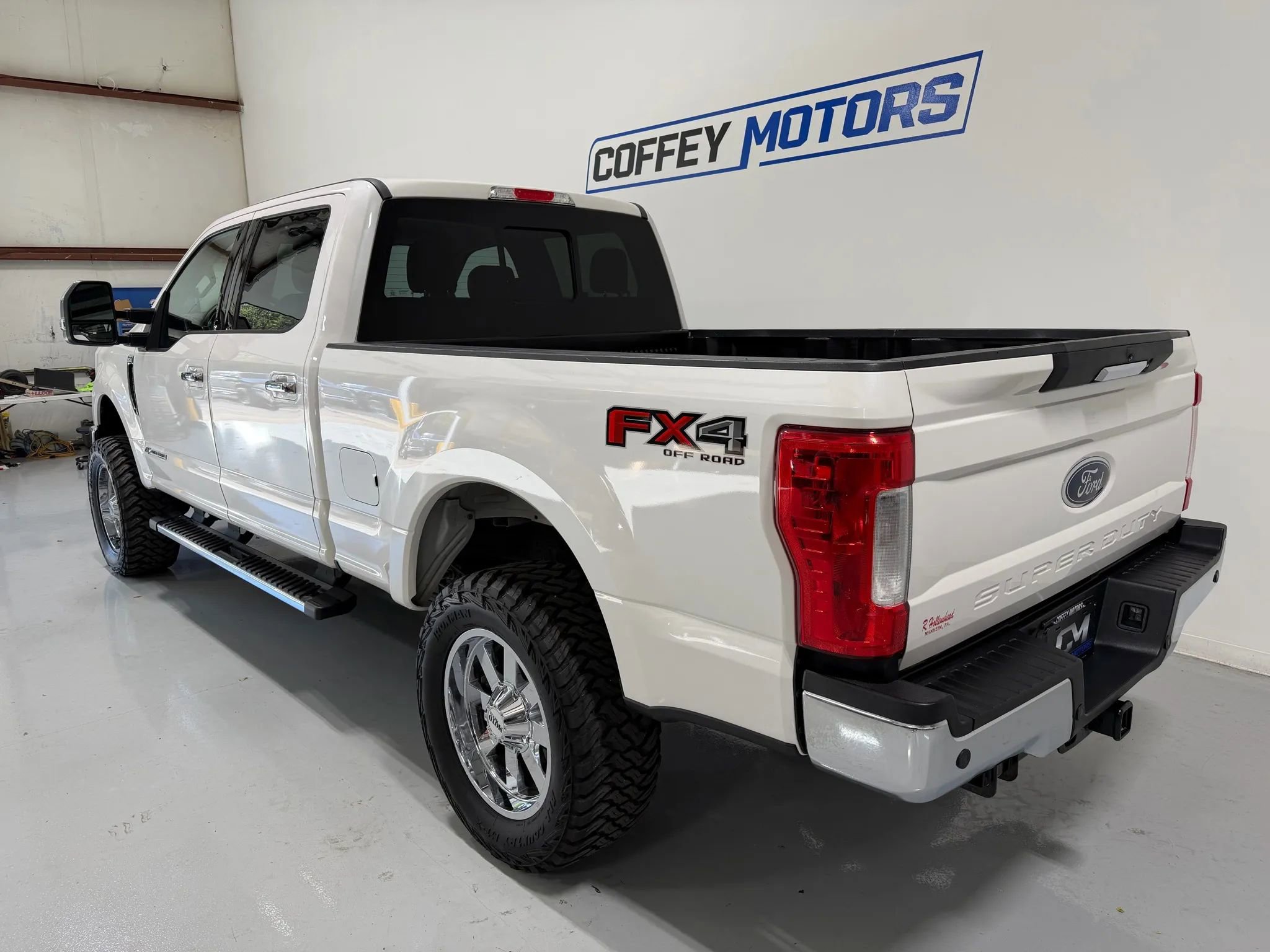 Used 2017 Ford F250 Lariat w/ Chrome Package image 4