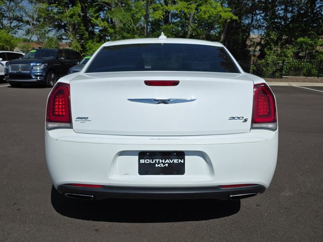 Used 2017 Chrysler 300 S AWD/4WD image 4