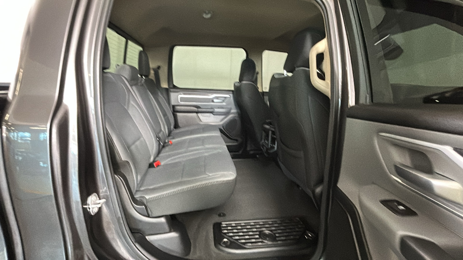 Used 2020 RAM 1500 Big Horn AWD/4WD image 34