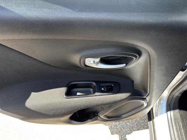 Used 2021 Jeep Renegade Latitude w/ Luxury Group I image 16