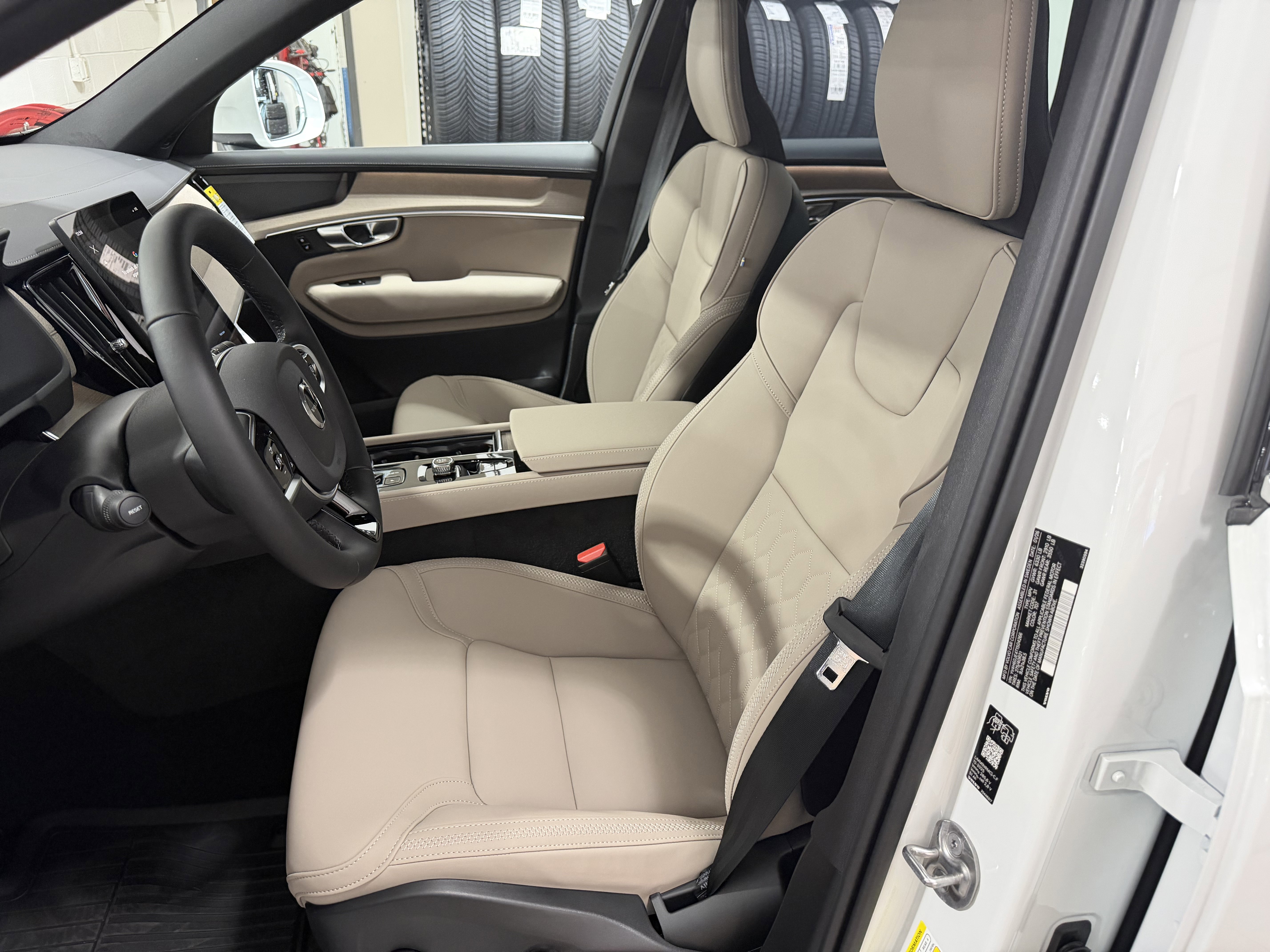 New 2026 Volvo XC90 T8 Plus w/ Protection Package AWD/4WD image 14