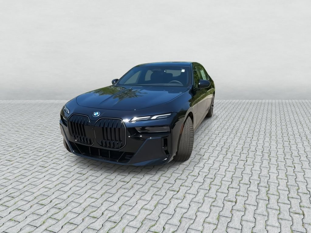 Used 2026 BMW 750e xDrive AWD/4WD image 3