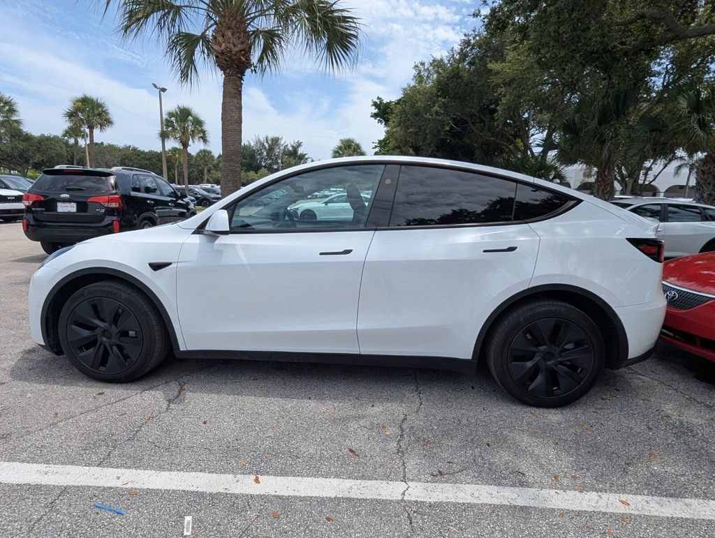 Used 2024 Tesla Model Y Long Range AWD/4WD image 4