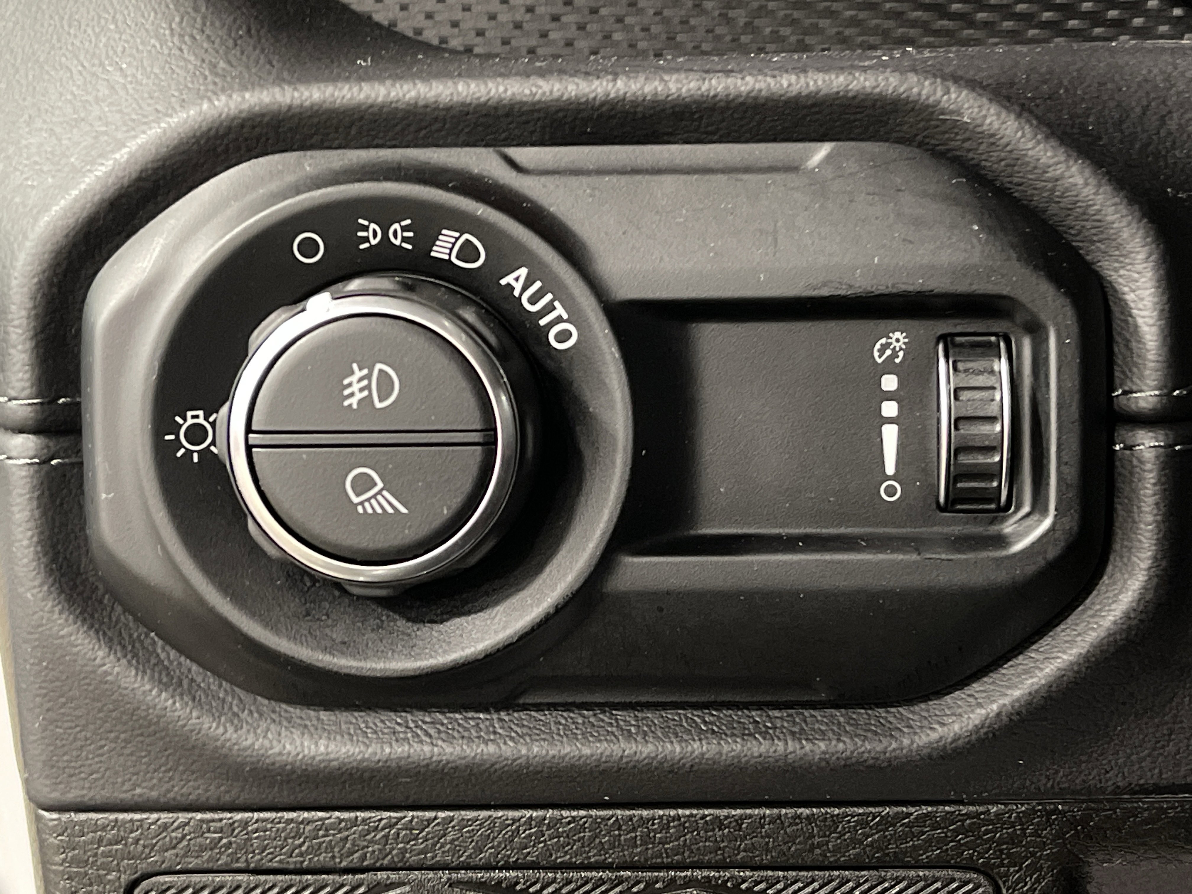 Used 2024 Jeep Gladiator Mojave w/ Convenience Group image 20