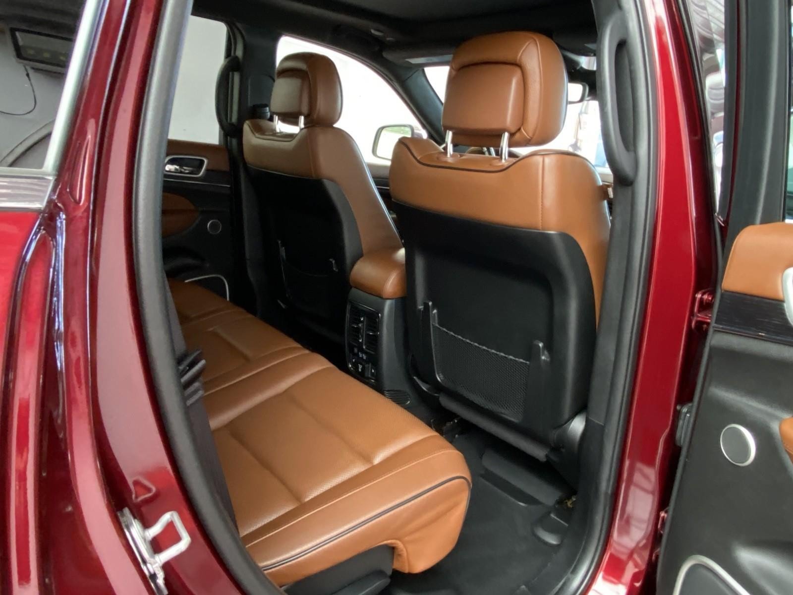Used 2019 Jeep Grand Cherokee Summit AWD/4WD image 12
