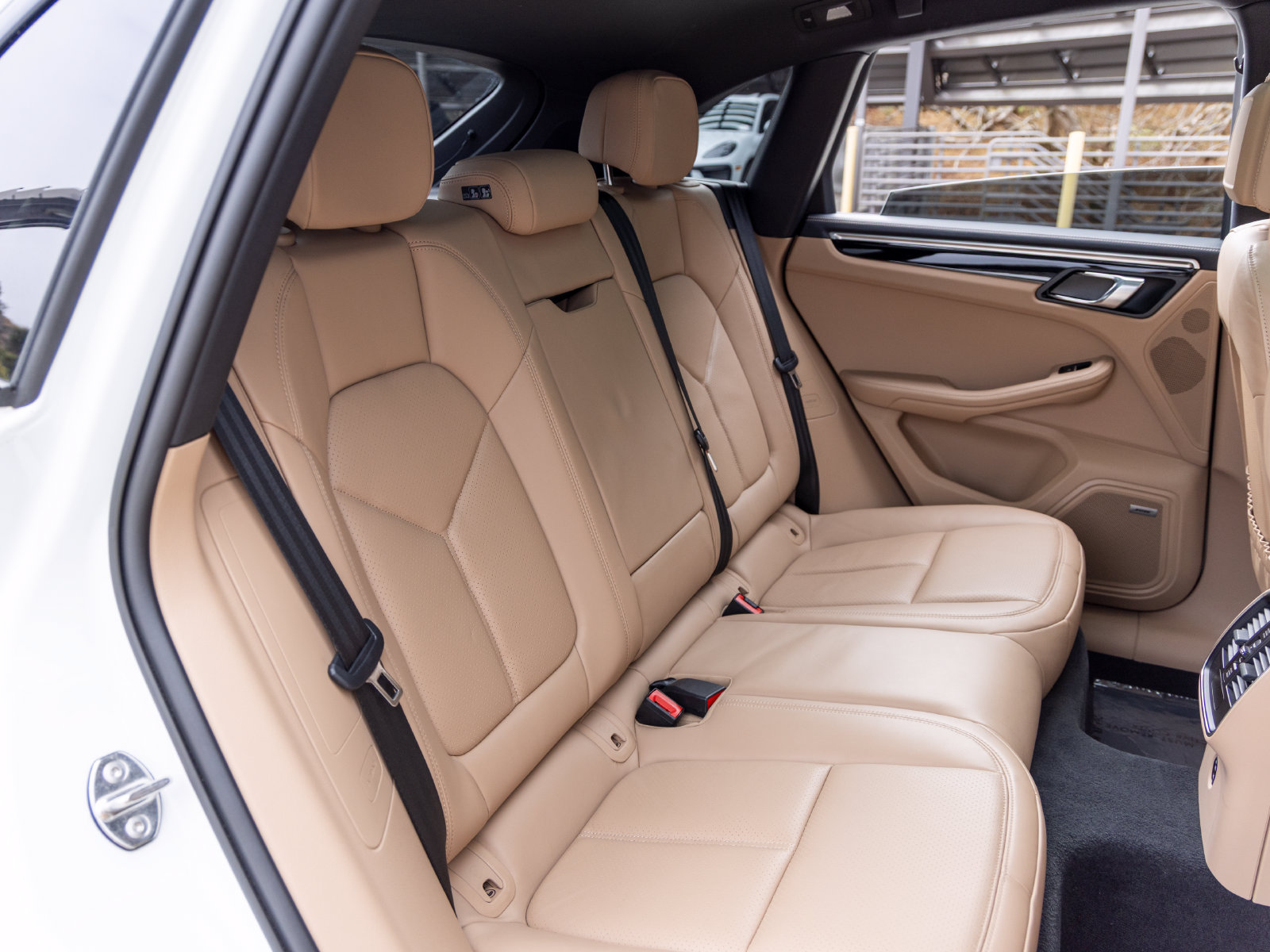 Used 2024 Porsche Macan AWD/4WD image 59