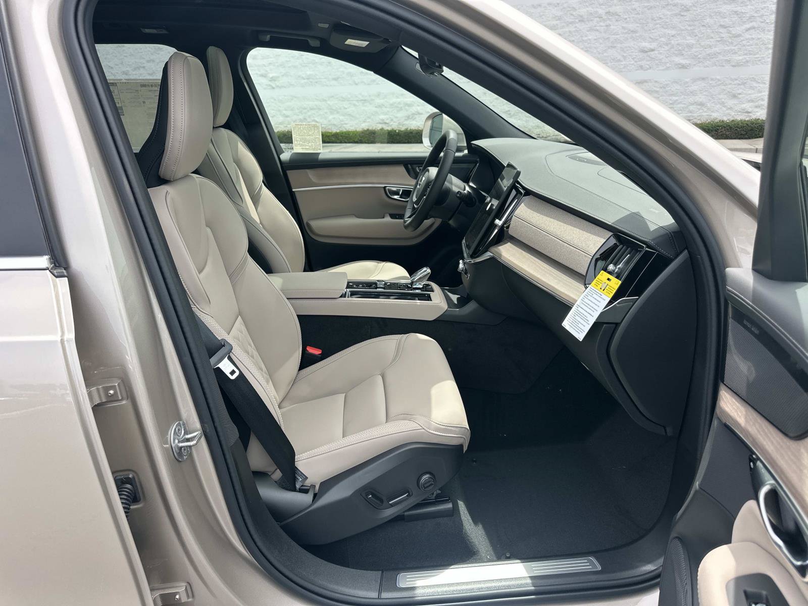 New 2026 Volvo XC90 T8 Plus w/ Protection Package Premier AWD/4WD image 21