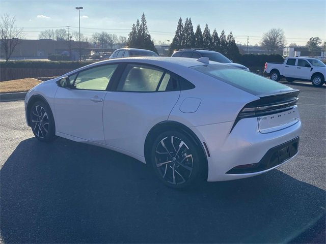 Used 2025 Toyota Prius Plug-In Hybrid image 4
