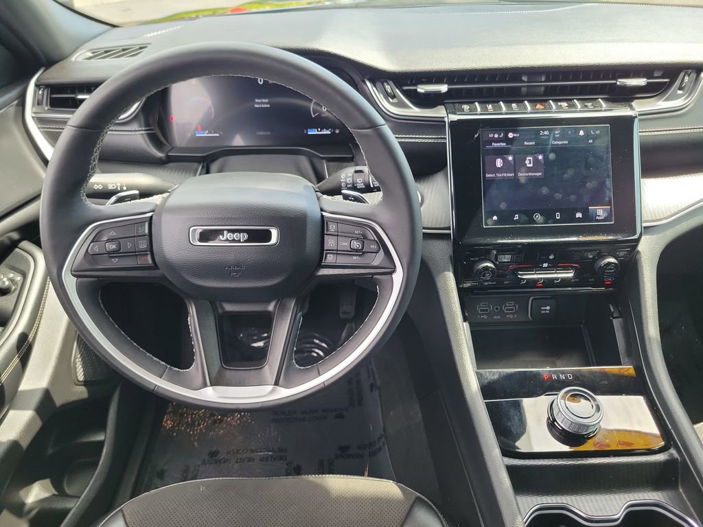 Used 2024 Jeep Grand Cherokee L Laredo image 3