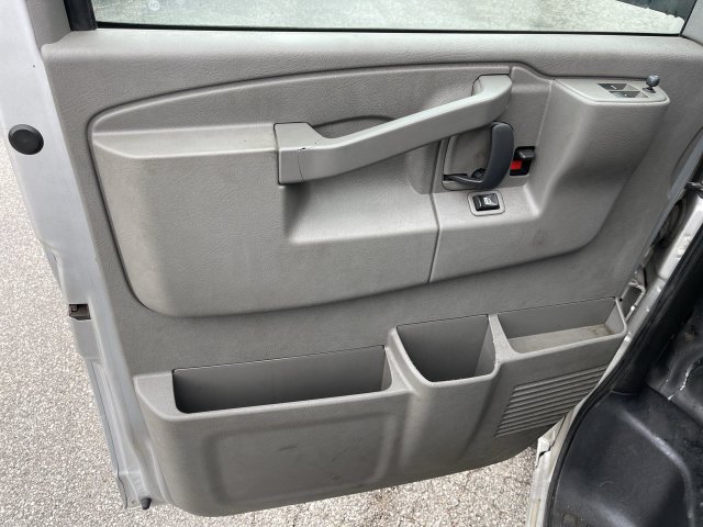 Used 2016 GMC Savana 2500 RWD image 3