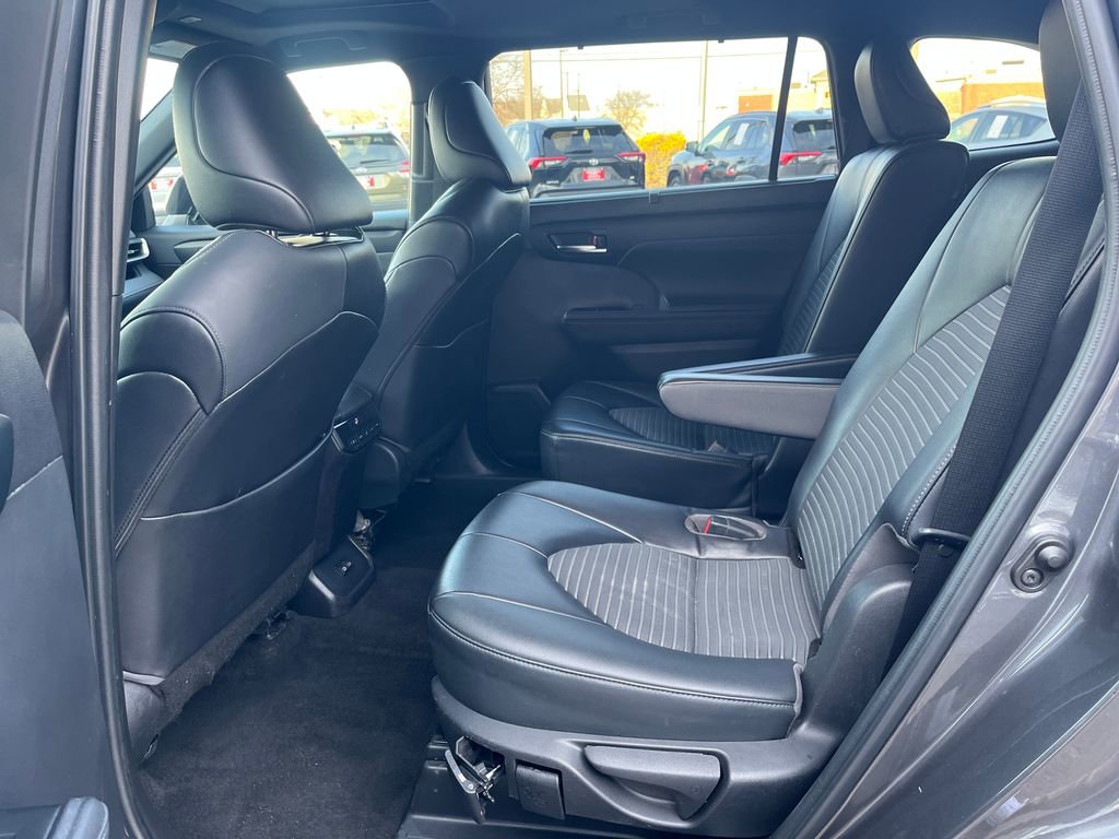 Used 2023 Toyota Highlander XSE image 31