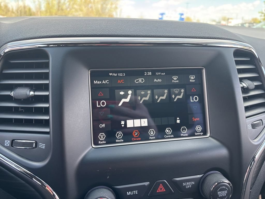 Used 2021 Jeep Grand Cherokee Laredo AWD/4WD image 18