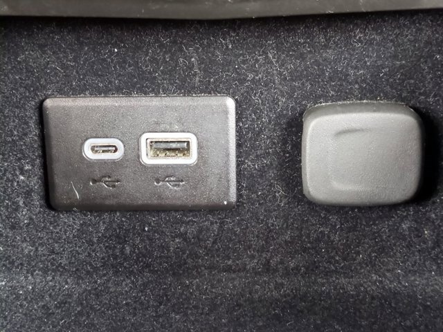 Used 2025 Cadillac XT4 Premium Luxury image 23