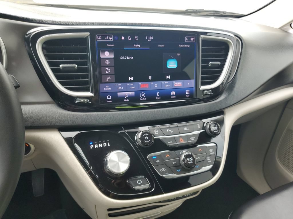 Used 2023 Chrysler Pacifica Touring-L FWD image 14