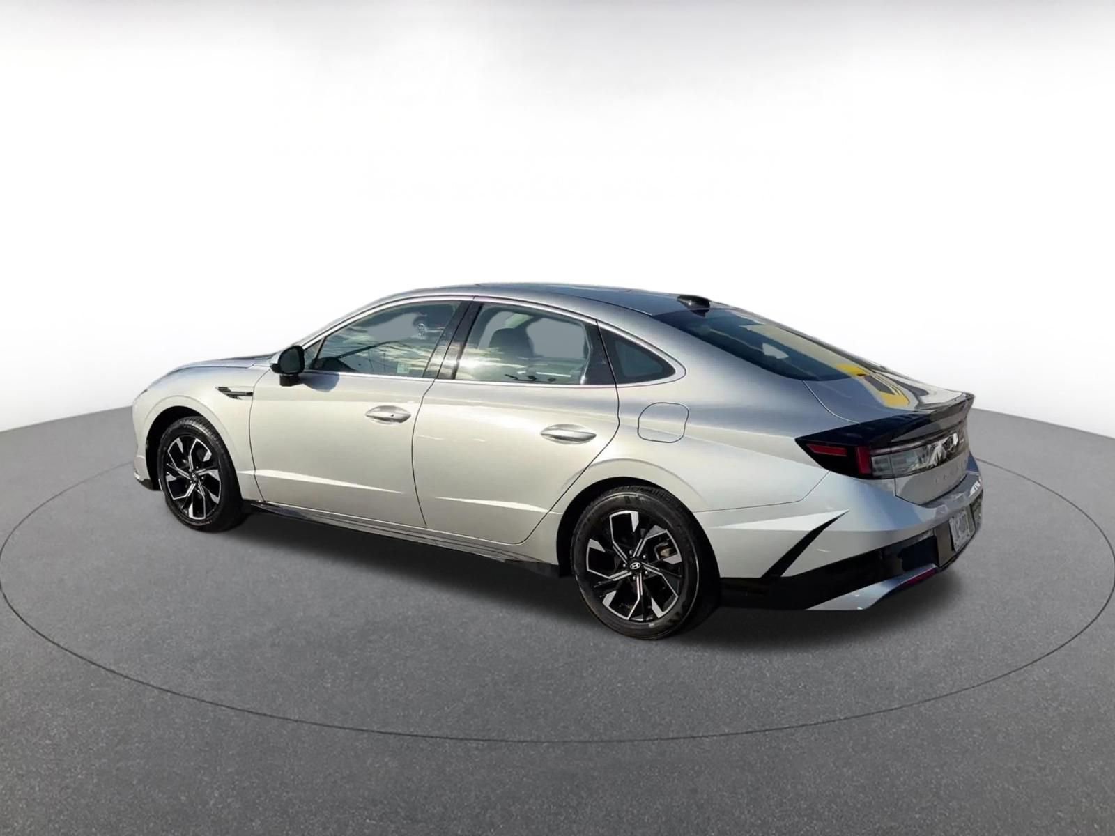 Used 2025 Hyundai Sonata SEL FWD image 10