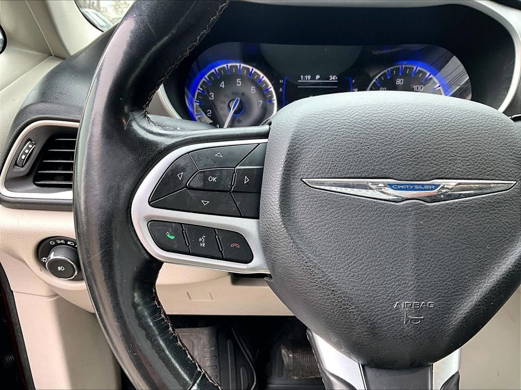 Used 2020 Chrysler Pacifica Touring-L image 15