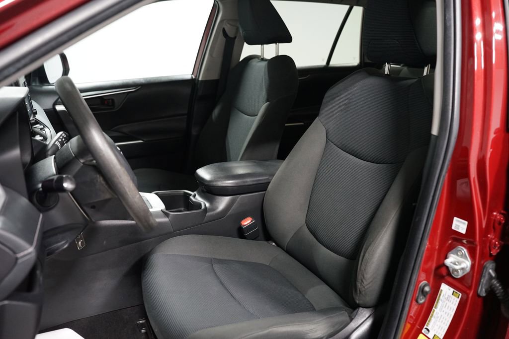 Used 2022 Toyota RAV4 LE image 24