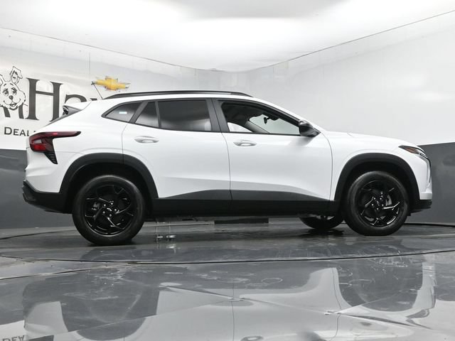 New 2026 Chevrolet Trax LT w/ Sunroof Package FWD image 31